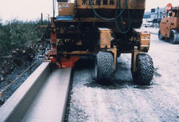 (一般道路におけるL型街渠の施工事例)